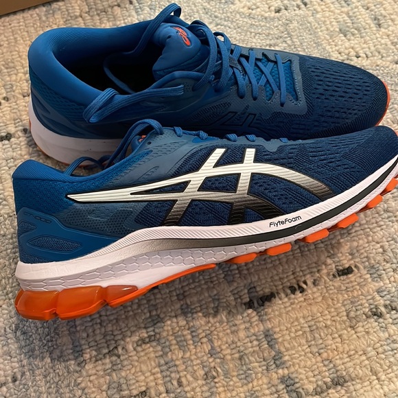 ASICS GT1000 10 Running Shoes - Picture 2 of 7